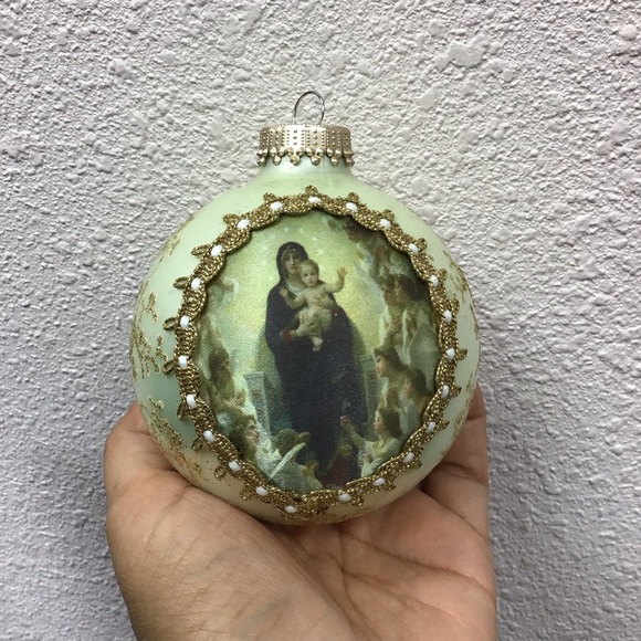 Elegant Gold and Cream Holiday Ornament - Picture 1 of 3